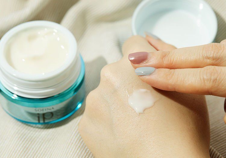 搽維他命C後可曬太陽嗎？編輯實試Dermacept維C精華、Sofina面霜及Clarins乳液成清爽組合