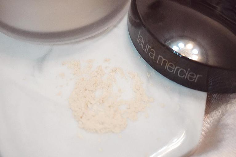 編輯實證Top 3「零粉感」透明定妝碎粉｜除油光、防浮粉、防溶妝、增強祼妝感