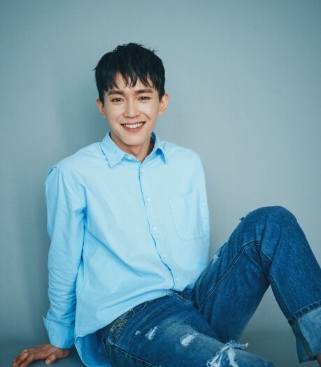 靚仔演員、配音演員、藝人總結寫真集 香港獨立音樂人爆出軌18歲嫩妹！抓姦片瘋傳本人道歉：我竟不懂